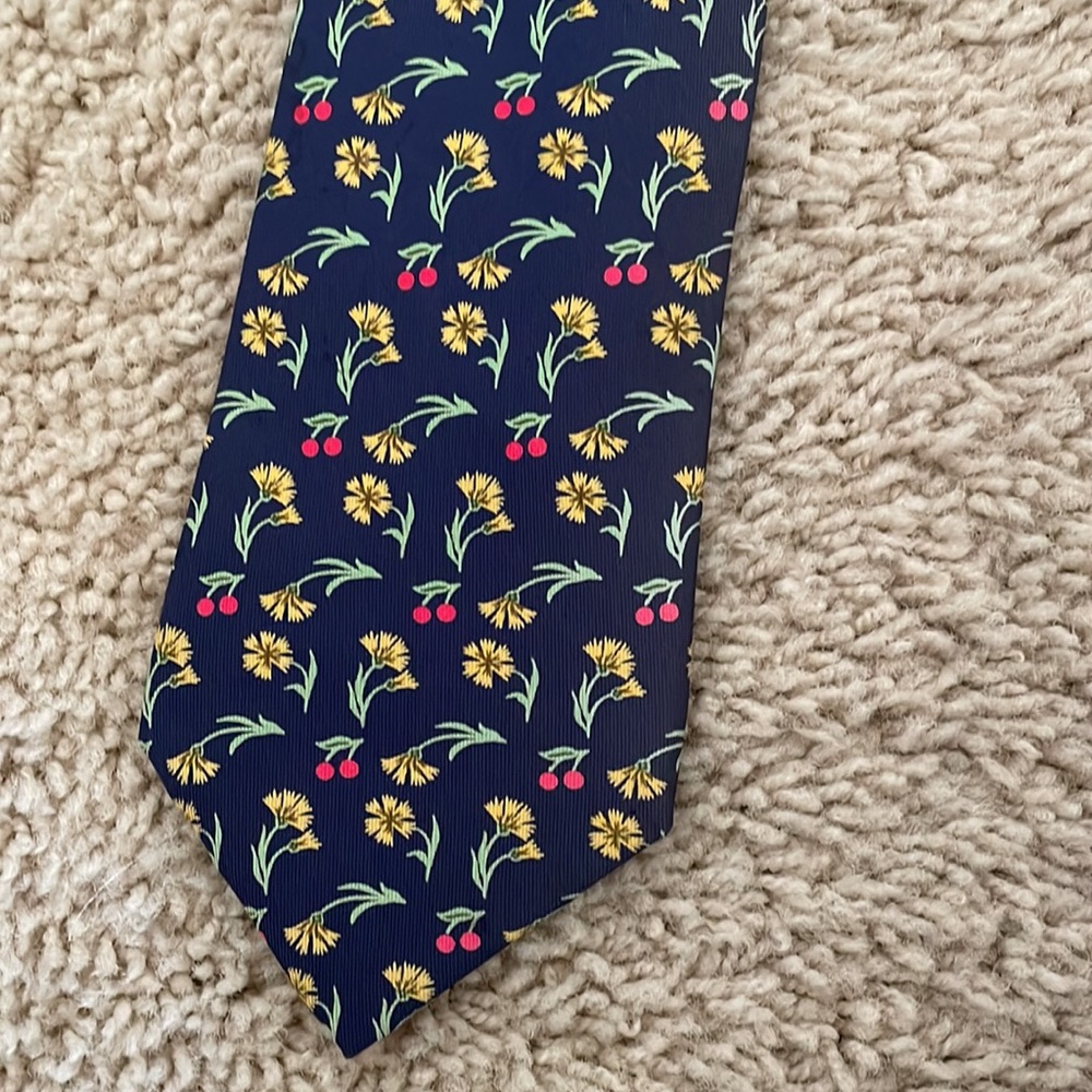 Vintage silk Hermes tie with floral pattern - Picture 2 of 5
